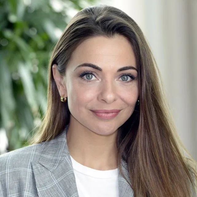 Nghệ sĩ Georgina Verbaan