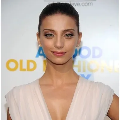 Nghệ sĩ Angela Sarafyan
