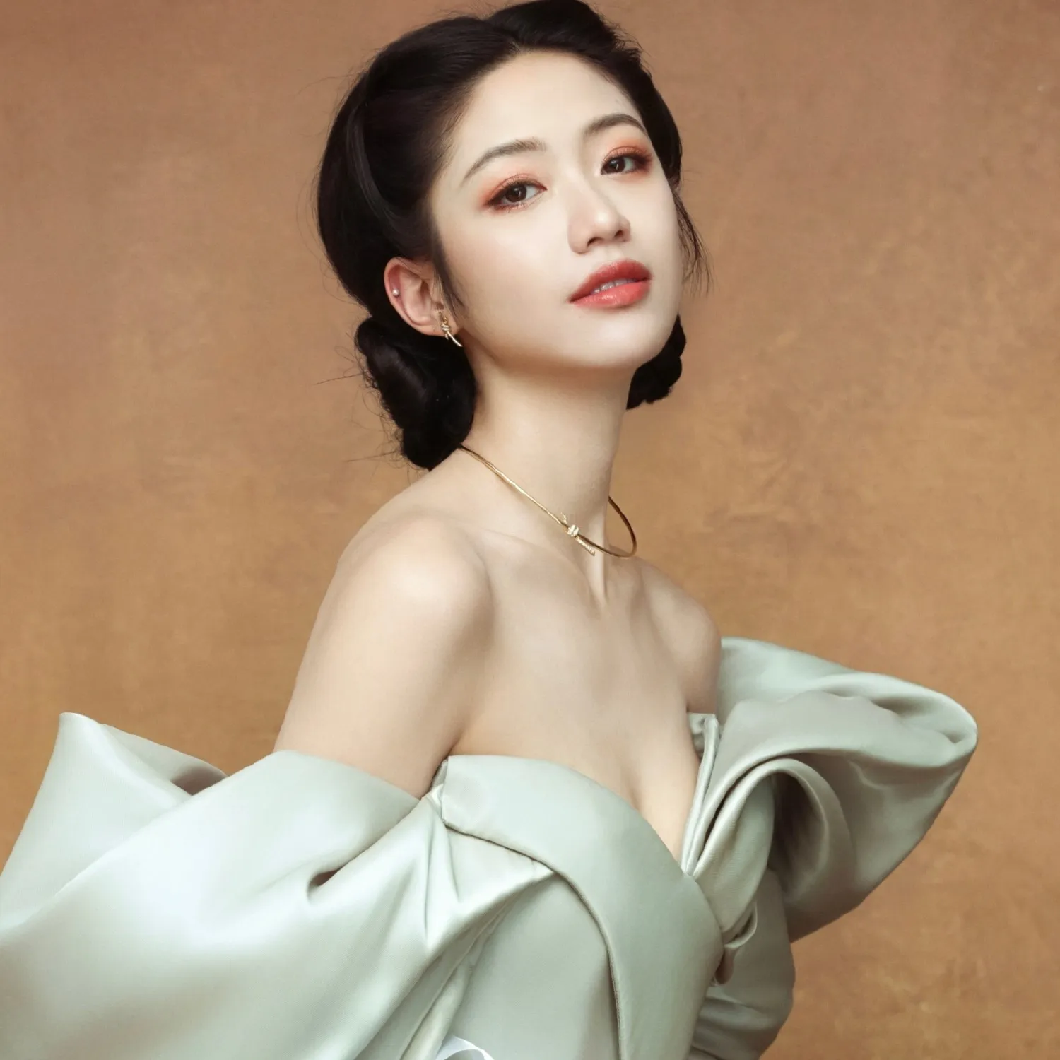 Nghệ sĩ Hướng Hàm Chi