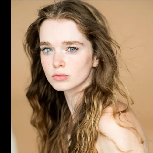 Nghệ sĩ Summer H. Howell