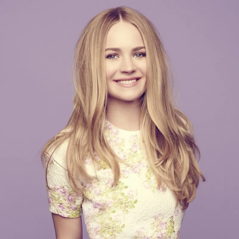 Nghệ sĩ Britt Robertson