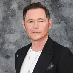 Nghệ sĩ Burn Gorman