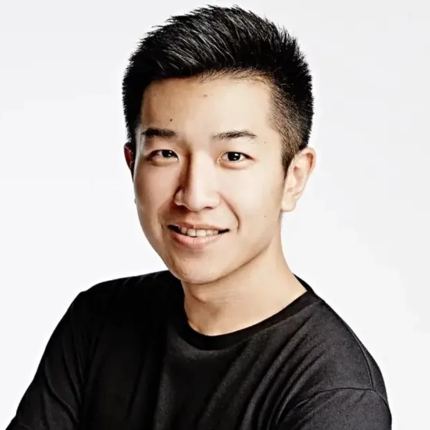 Nghệ sĩ Thân Áo