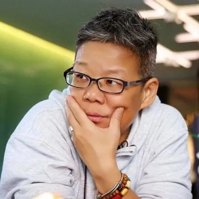 Nghệ sĩ Hồ Ý Quyên