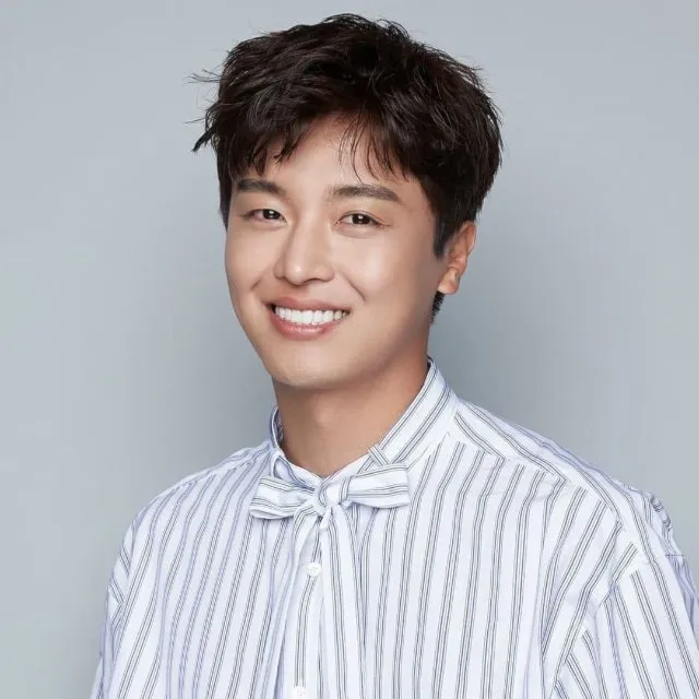 Nghệ sĩ Yeon Woo Jin