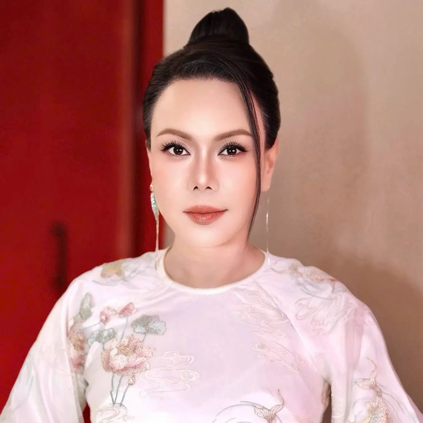 Nghệ sĩ Việt Hương