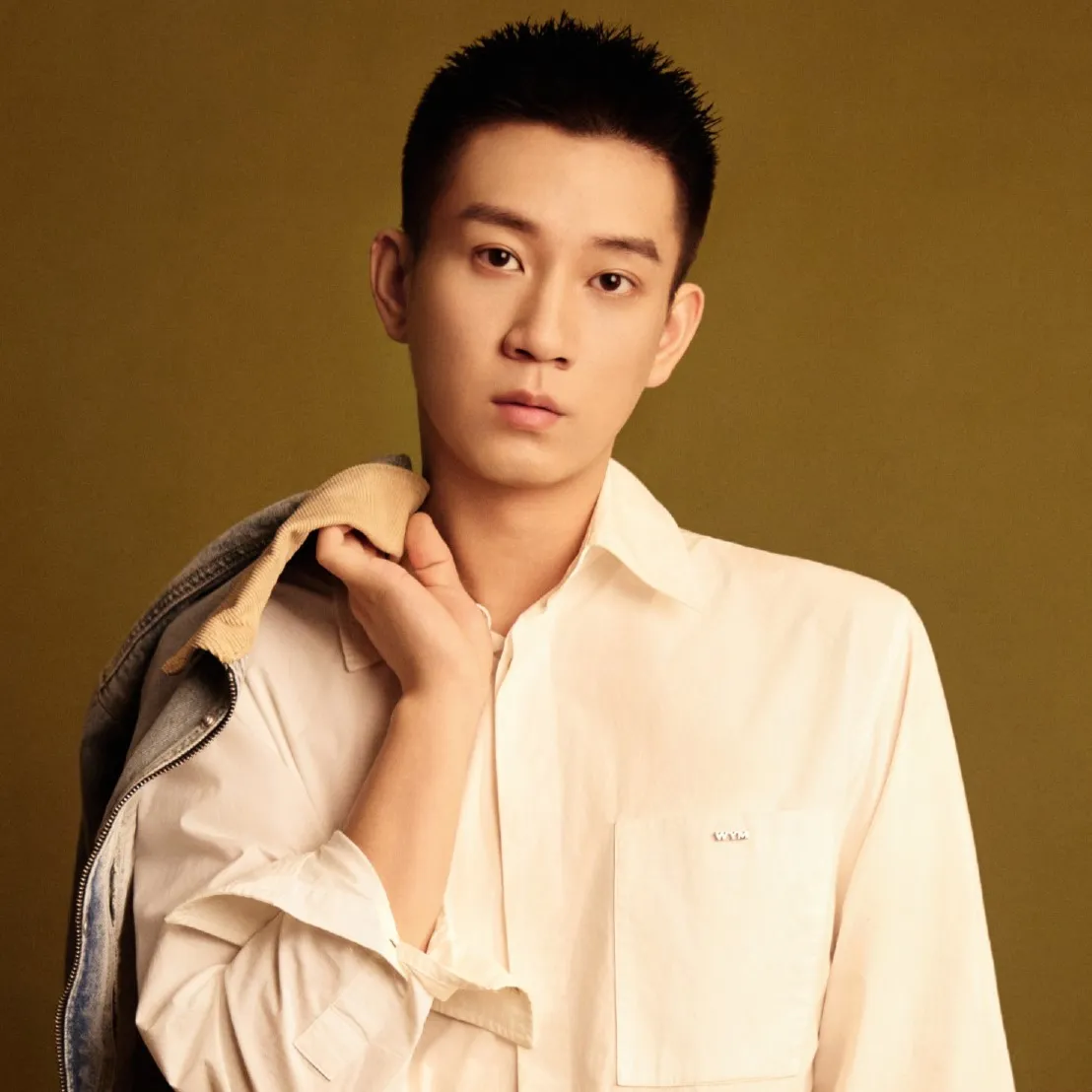 Nghệ sĩ Vương Tử Kỳ