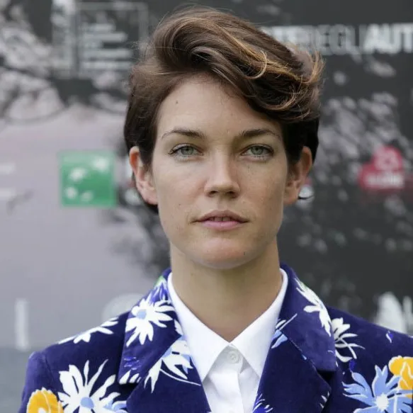 Nghệ sĩ Celia Rowlson Hall