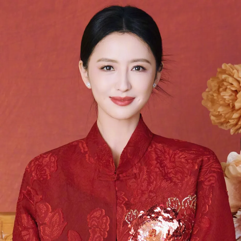 Nghệ sĩ Đồng Lệ Á