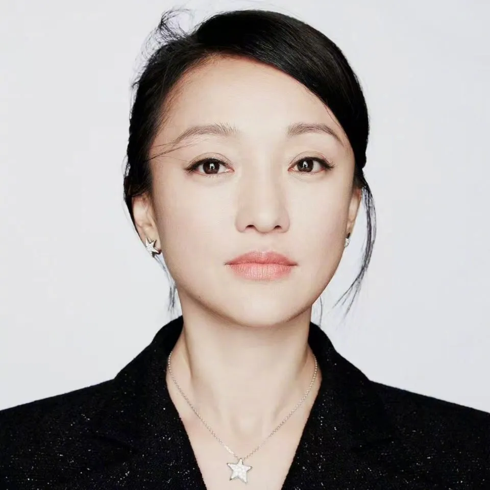 Nghệ sĩ Châu Tấn