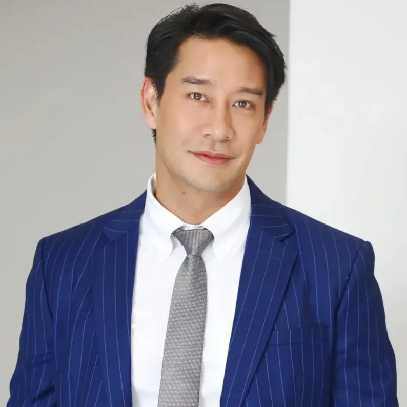 Nghệ sĩ Pong Nawat