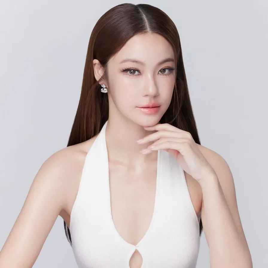 Nghệ sĩ Namtan Tipnaree Weerawatnodom