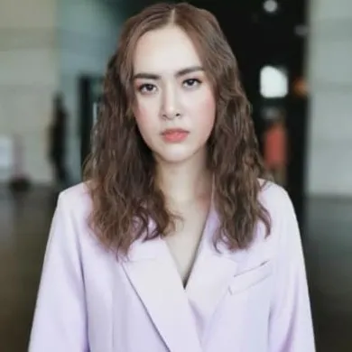 Nghệ sĩ Nalinthip Phoemphattharasakun