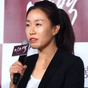 Nghệ sĩ Lee Ji-Won