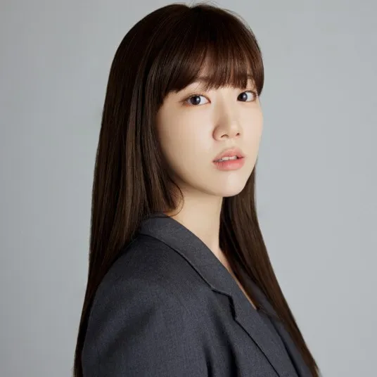 Nghệ sĩ Lee Ji Won