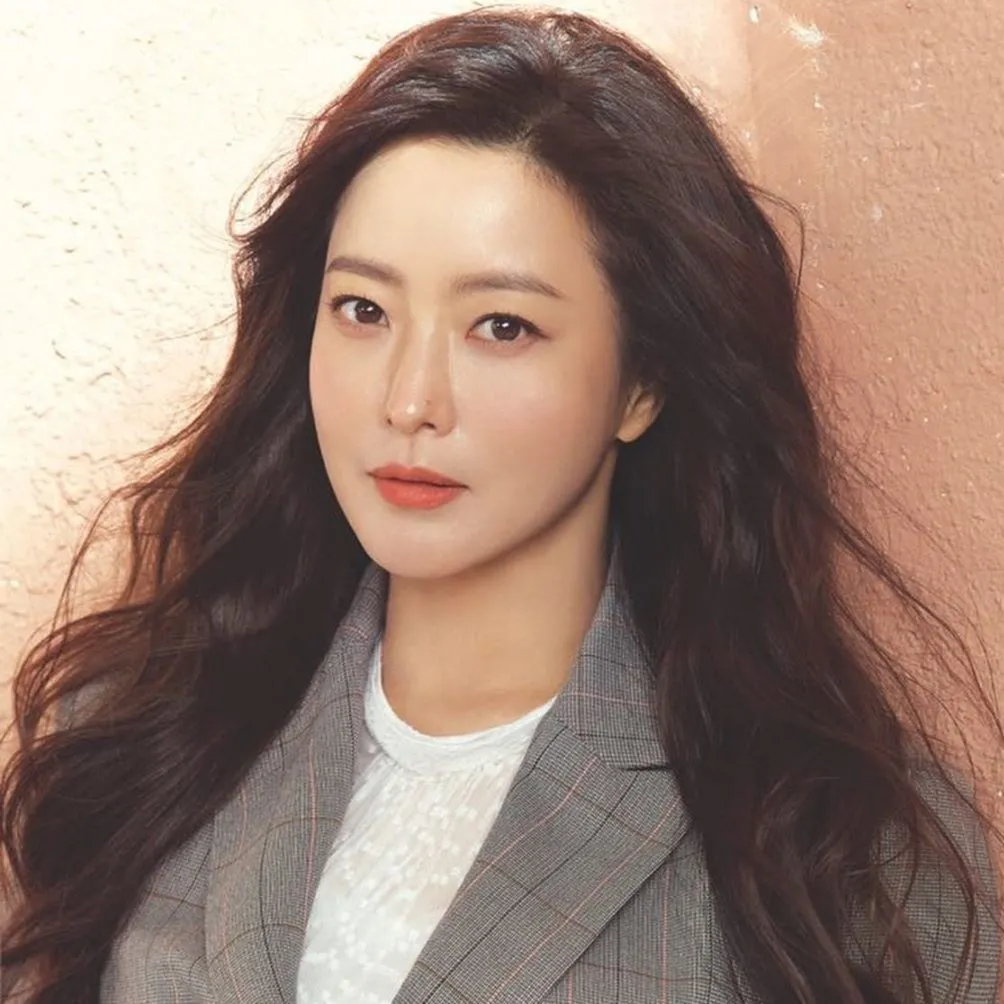 Nghệ sĩ Kim Hee Sun