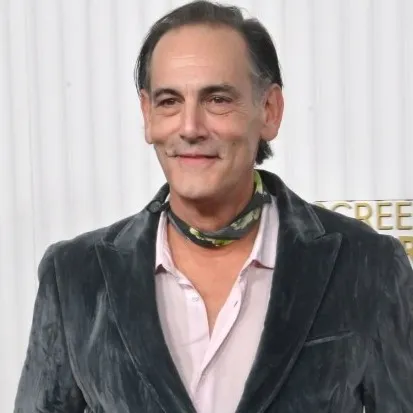 Nghệ sĩ Damian Young