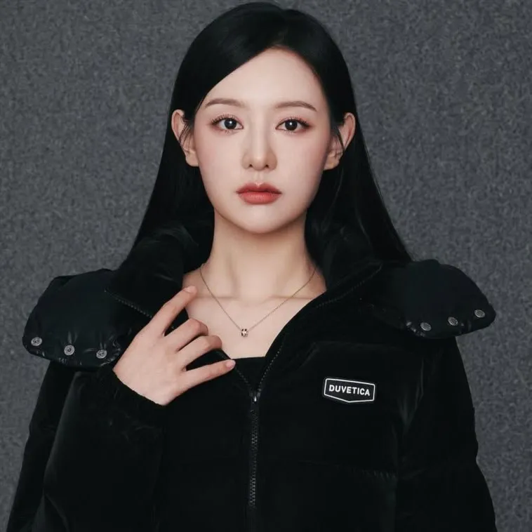 Nghệ sĩ Kim Ji Won