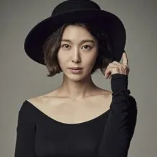 Nghệ sĩ Park Min Jung