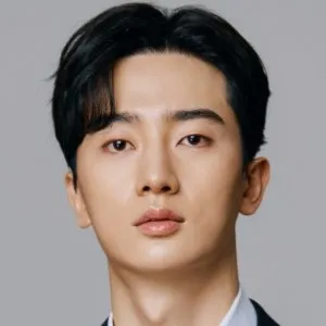 Nghệ sĩ Kim Joon Kyung