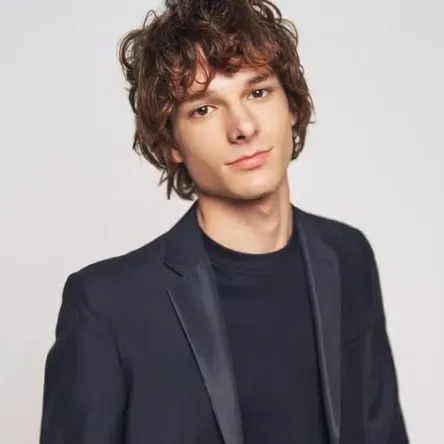 Nghệ sĩ Mason Thames