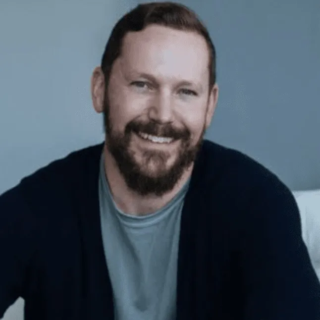 Nghệ sĩ Ryan Crego