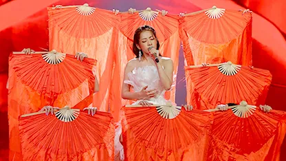 Chi Pu hát live Cung Đàn Vỡ Đôi lần đầu tiên trên Sóng VieON - 01 - Chi Pu