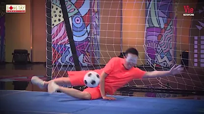 Anh Đức bị bạn diễn dập tơi tả