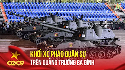 Khối Xe Pháo Quân Sự Trên Quảng Trường Ba Đình