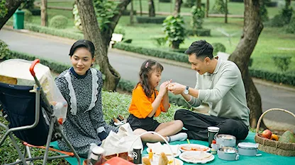 Ông Bố Đeo Tạp Dề