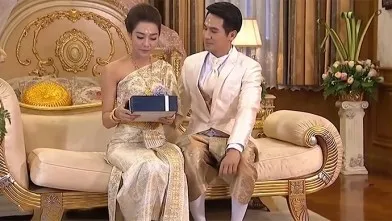 Chai Rong bất ngờ tặng sách phòng the cho Salin trong ngày tân hôn - 01 - Pope Thanawat Wattanaputi